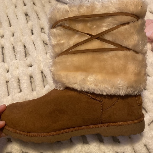 Tan fur boots - Picture 2 of 4